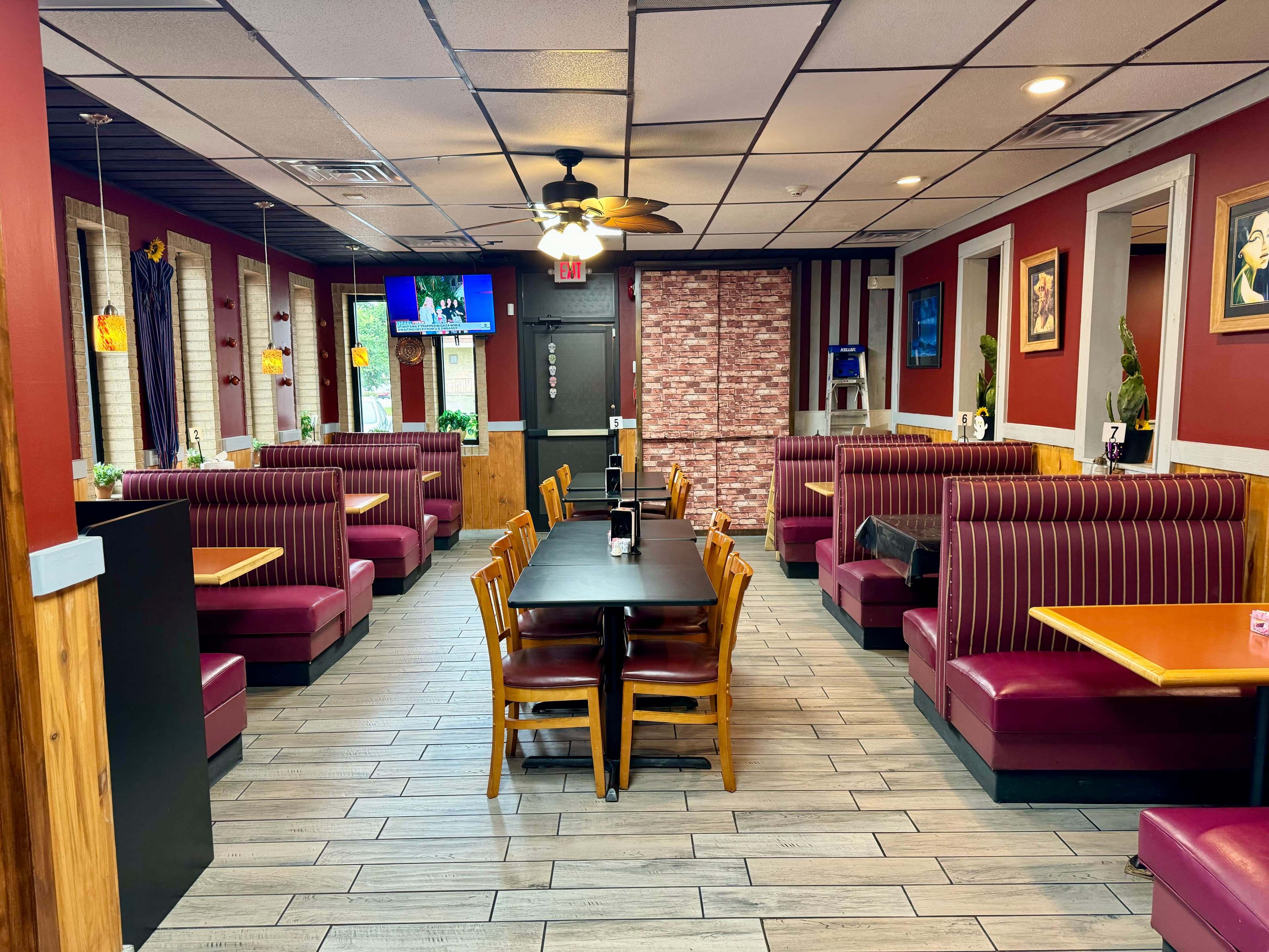 El Faro Riverside interior