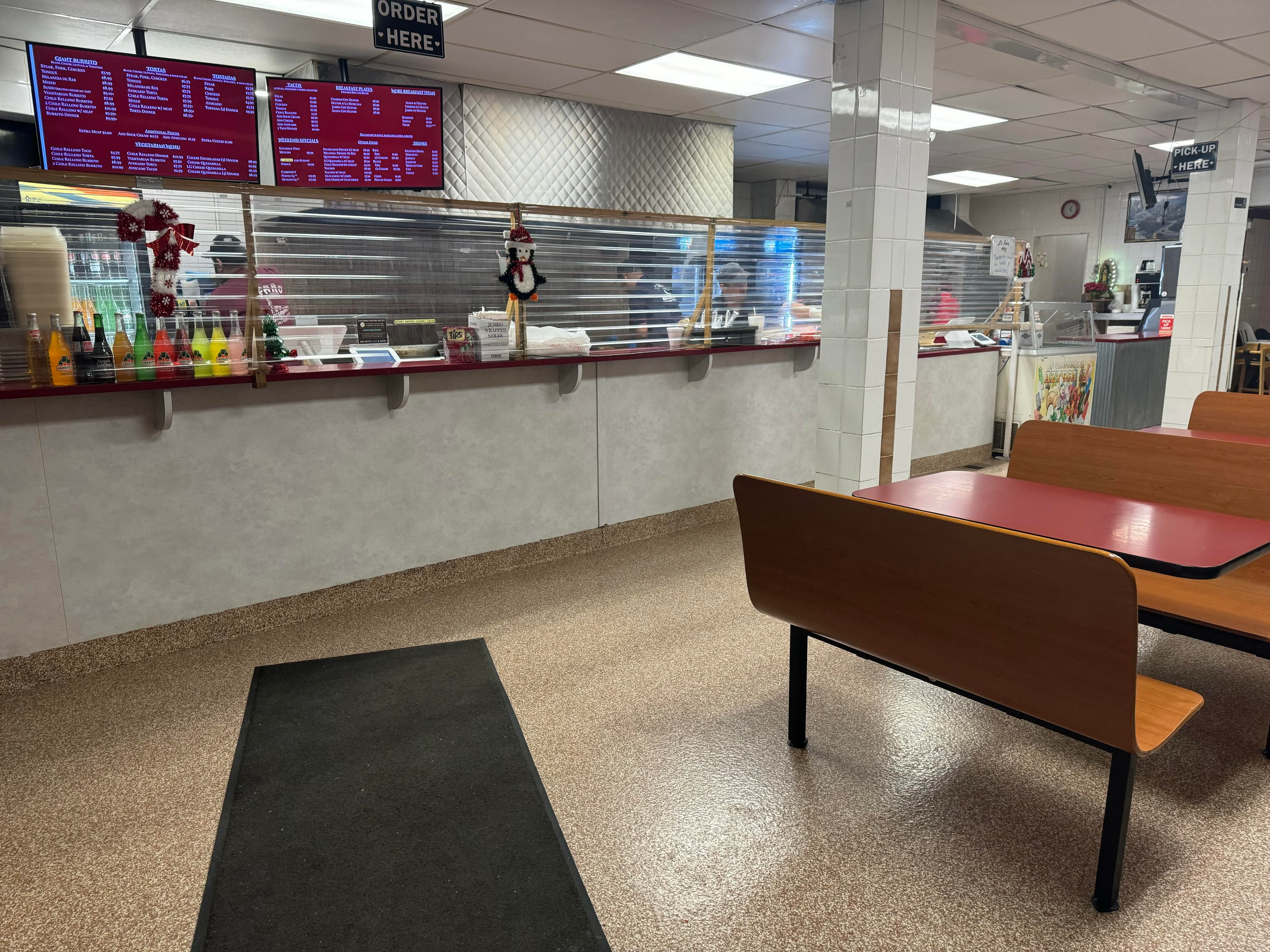 El Faro Summit interior